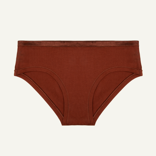 A mid-rise hipster underwear in cacao brown color.